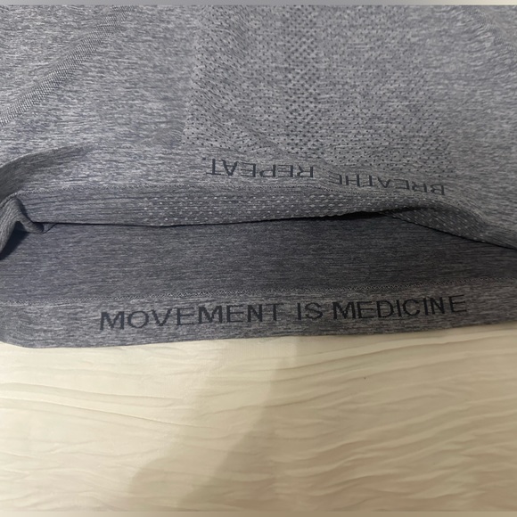 LULULEMON swiftly tech top size 6! - Picture 7 of 7